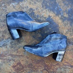 Women’s Frye nova zip booties
